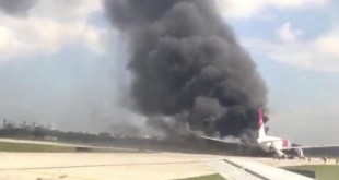 Máy bay bốc cháy tại sân bay ở TP Fort Lauderdale, bang Florida – Mỹ hôm 29-10.