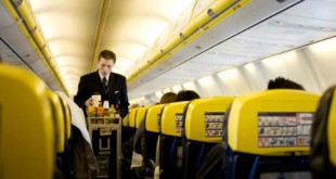 Hành khách có thể phải trả tới 2.5 £ (gần 80 nghìn đồng) cho một ly súp ăn liền trên máy bay.