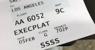 Dãy ký tự SSSS in trên thẻ lên máy bay.