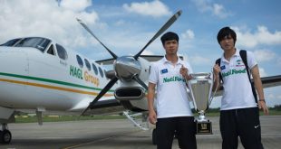 Năm 2008, bầu Đức chi hơn 7 triệu USD mua chiếc máy bay Beechcraft King Air 350 để phục vụ cho việc kinh doanh. Ông từng chia sẻ chiếc máy bay giống như ngôi nhà thứ hai của mình khi người đứng đầu tập đoàn HAGL liên tục phải di chuyển do yêu cầu công việc.