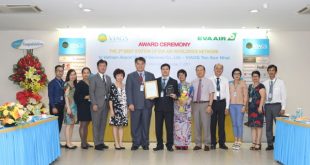 Lãnh đạo hàng hàng không Eva Air trao giải dịch vụ chất lượng tốt thứ hai toàn cầu