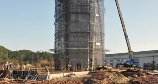 Tháp không lưu đang được gấp rút thi công.