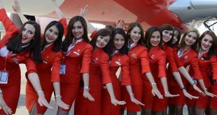 Dàn tiếp viên của Air Asia.