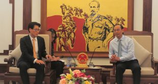 Thứ trưởng Bộ GTVT Lê Đình Thọ và Tổng giám đốc Cơ quan Chính sách An toàn hàng không Hàn Quốc Sang Do Kim thống nhất đẩy mạnh hợp tác toàn diện lĩnh vực hàng không, trong đó khẩn trương xúc tiến thành lập trung tâm huấn luyện bay Việt Nam - Hàn Quốc