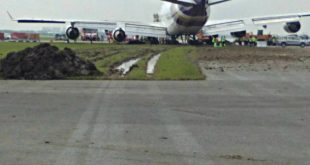 Máy bay của hãng Thai Airways trượt khỏi đường băng vì mưa to